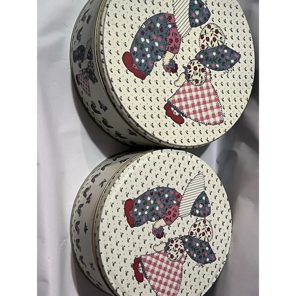 Patchwork Country Style Round Tin Canister Set of 2 with Lids, White Blue Red